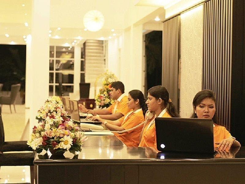 The Covanro Airport Hotel - Katunayake Gampaha Exterior foto