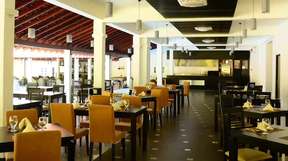The Covanro Airport Hotel - Katunayake Gampaha Exterior foto